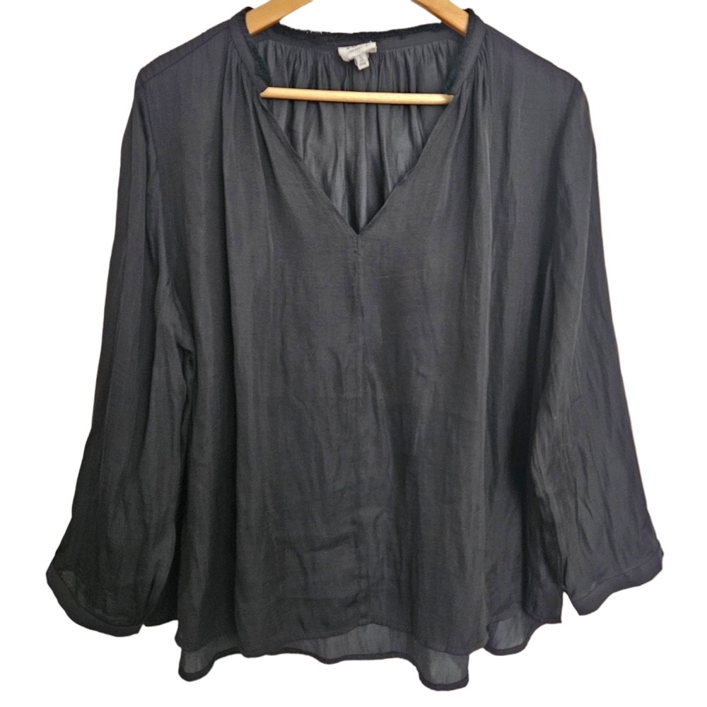 dRA‎ black flowy v-neck blouse